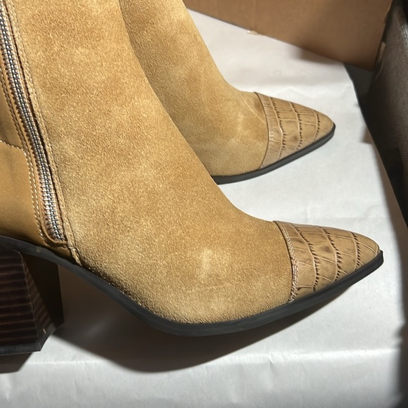 Donald Pliner multimedia booties size 10M - Picture 8 of 8